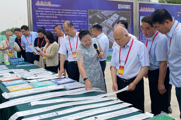 熱烈歡迎省市縣鄉(xiāng)四級人大代表一行蒞臨康譽(yù)醫(yī)療產(chǎn)業(yè)園項目視察工作